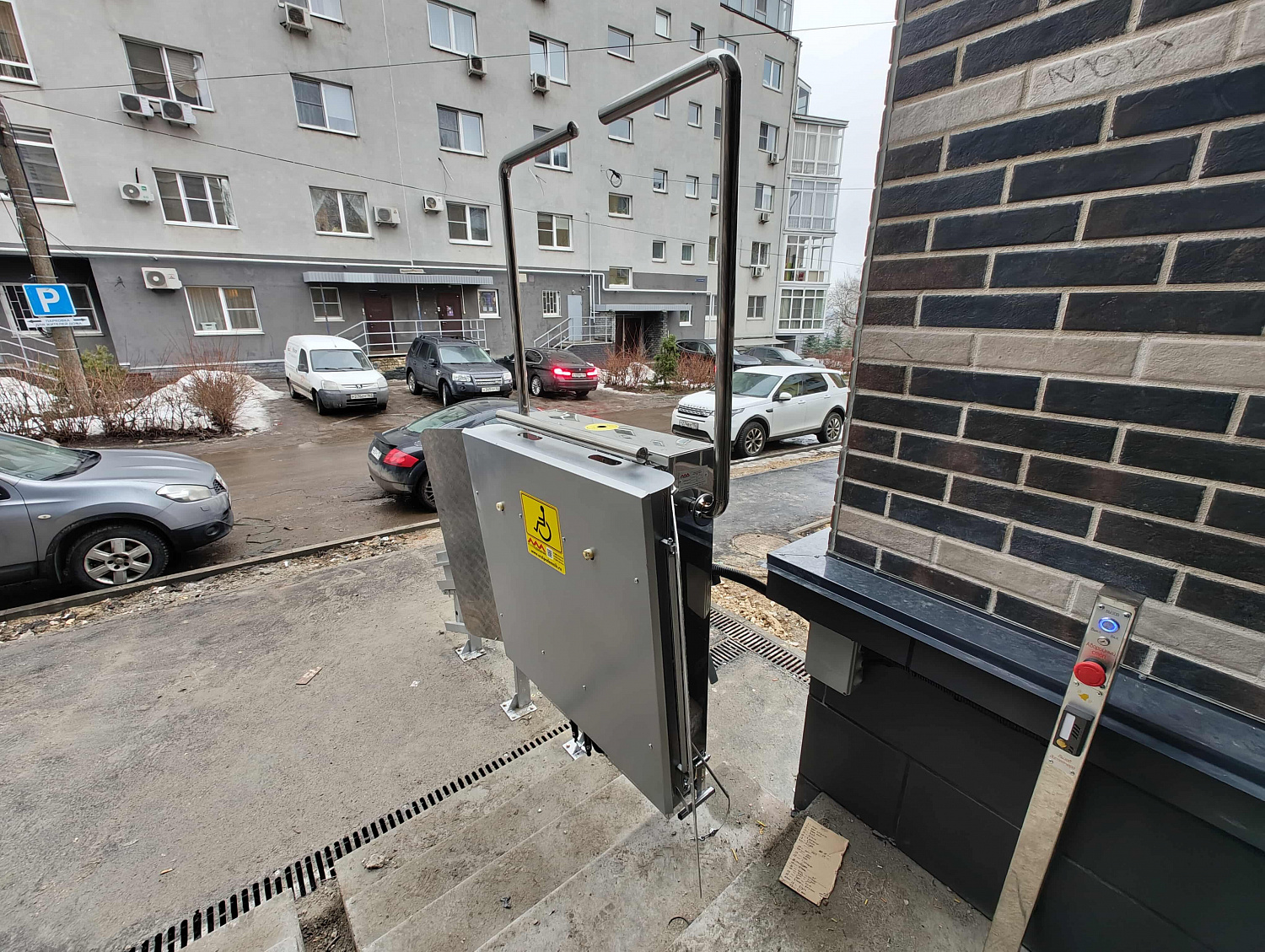 Установка наклонной подъёмной платформы РПМ-02 на улице Соревнования, 1к1, Нижний Новгород